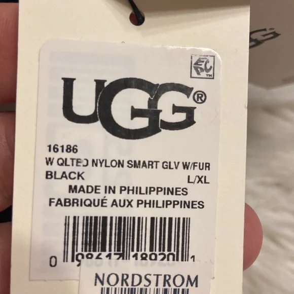 UGG women’s gloves size L/XL brand new with tags color black - Picture 8 of 12
